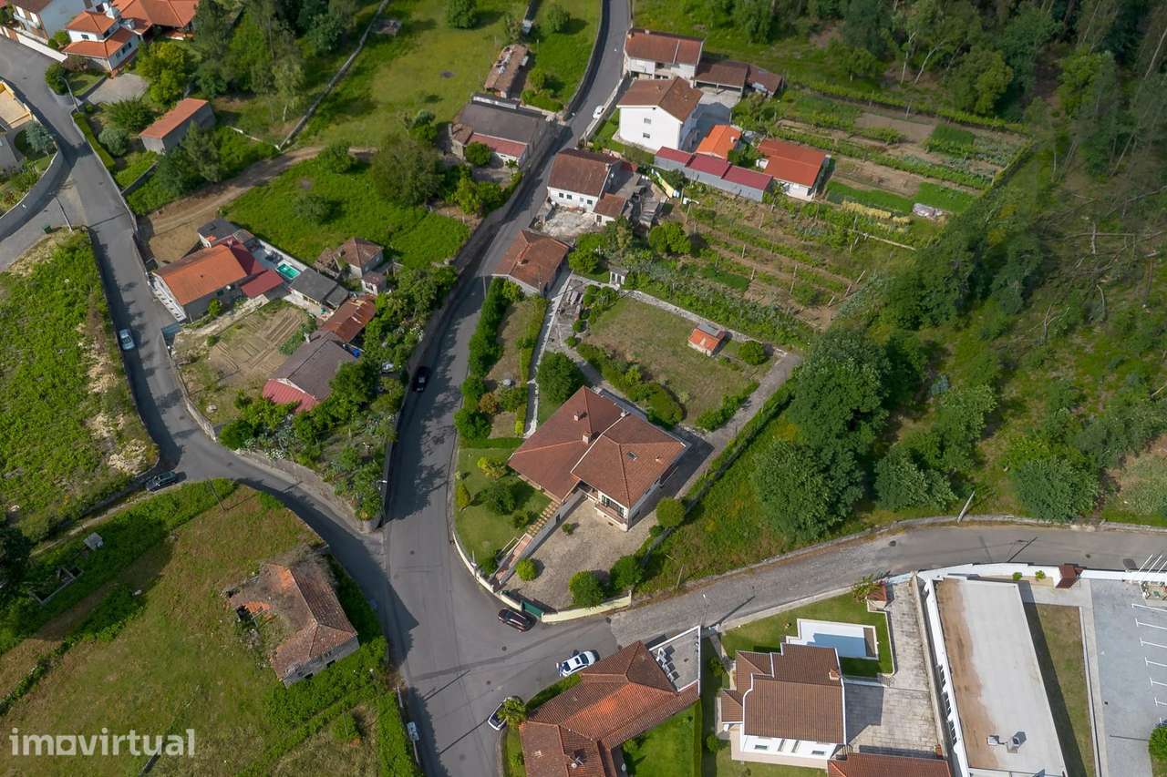 Propriedade T4 com 2300m² e Casa em Pedra – Lago, Amares (Braga) - Grande imagem: 4/28