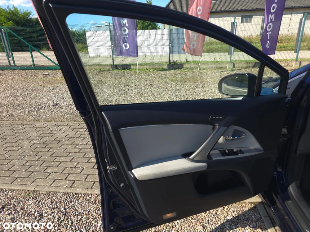 Toyota Avensis 2.0 Prestige NAVI MS - 18