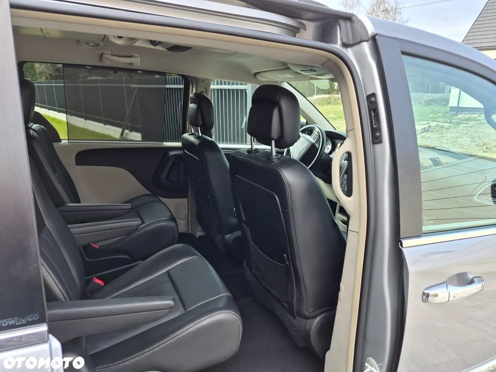 Chrysler Town & Country 3.6 Limited - 14