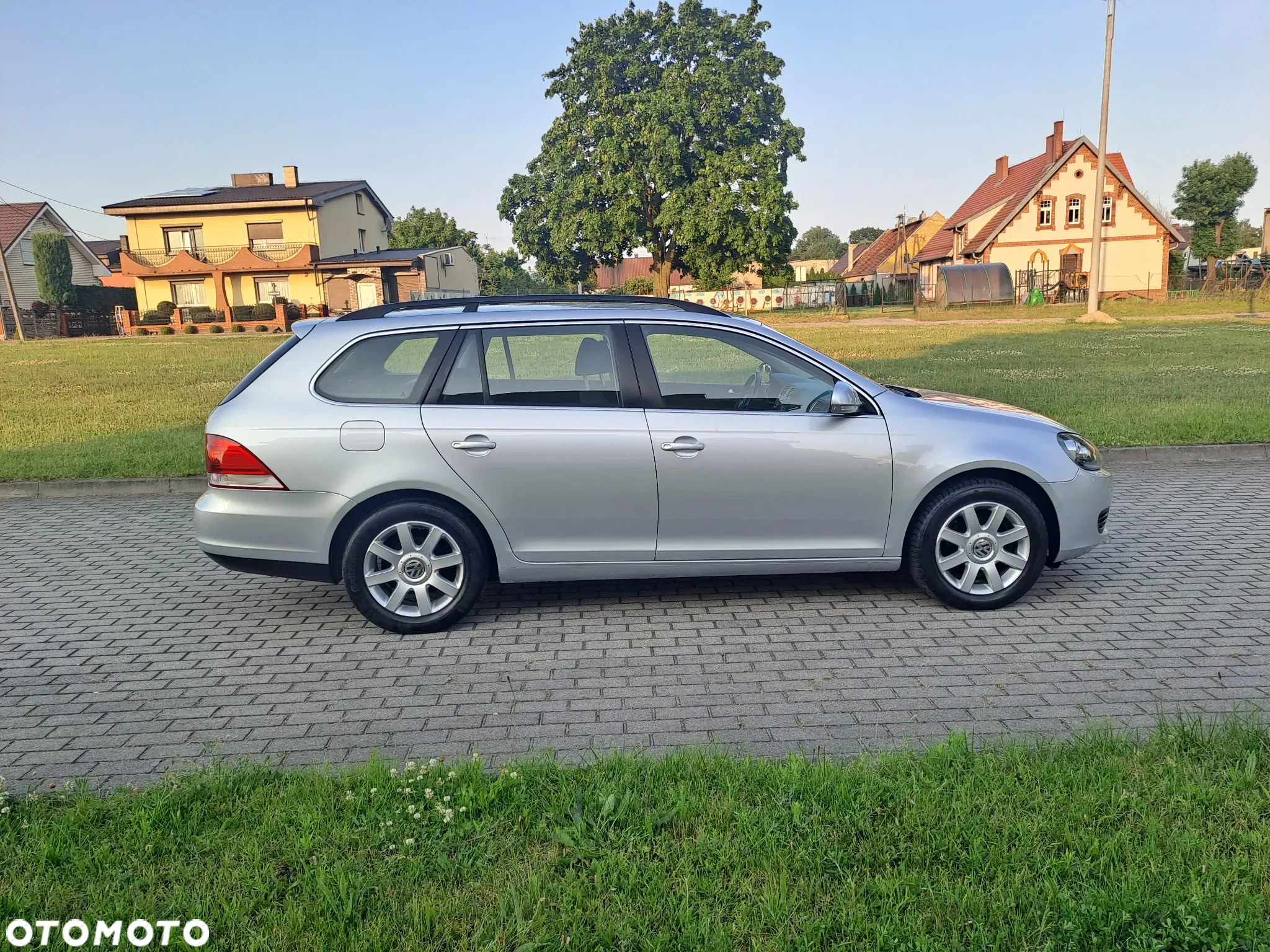 Volkswagen Golf 1.2 TSI BlueMotion Technology Comfortline - 2