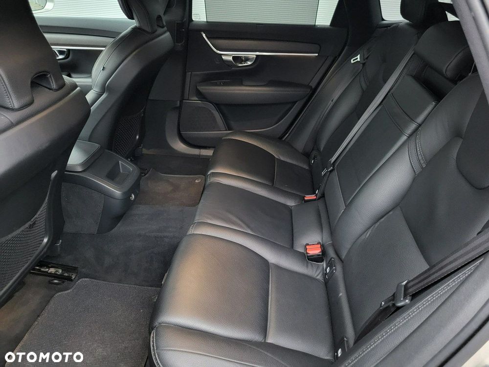 Volvo V90 Cross Country - 23