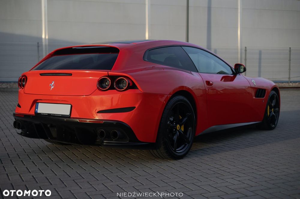 Ferrari GTC4Lusso - 33