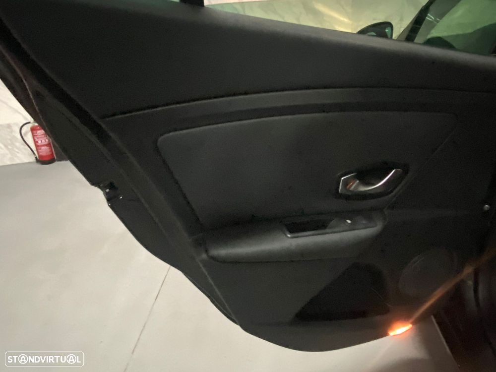 Renault Mégane 1.5 dCi Dynamique S - 17