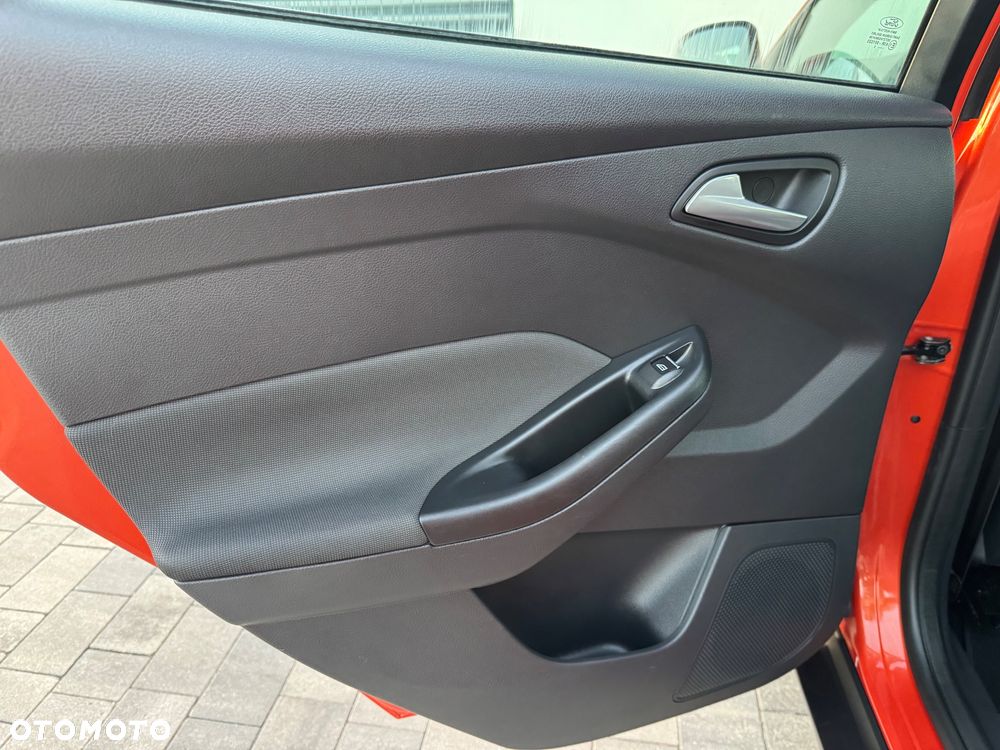 Ford Focus 1.6 TDCi DPF Champions Edition - 35