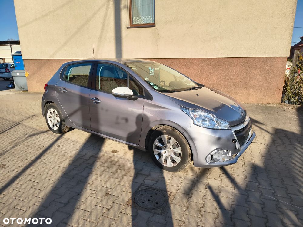Peugeot 208 - 5