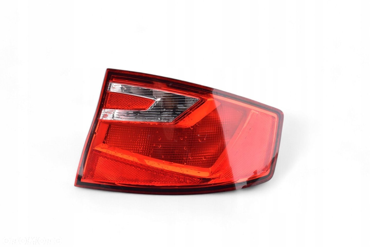 Lampa Prawy Tył w Błotnik SEAT TOLEDO IV 2014R - 1