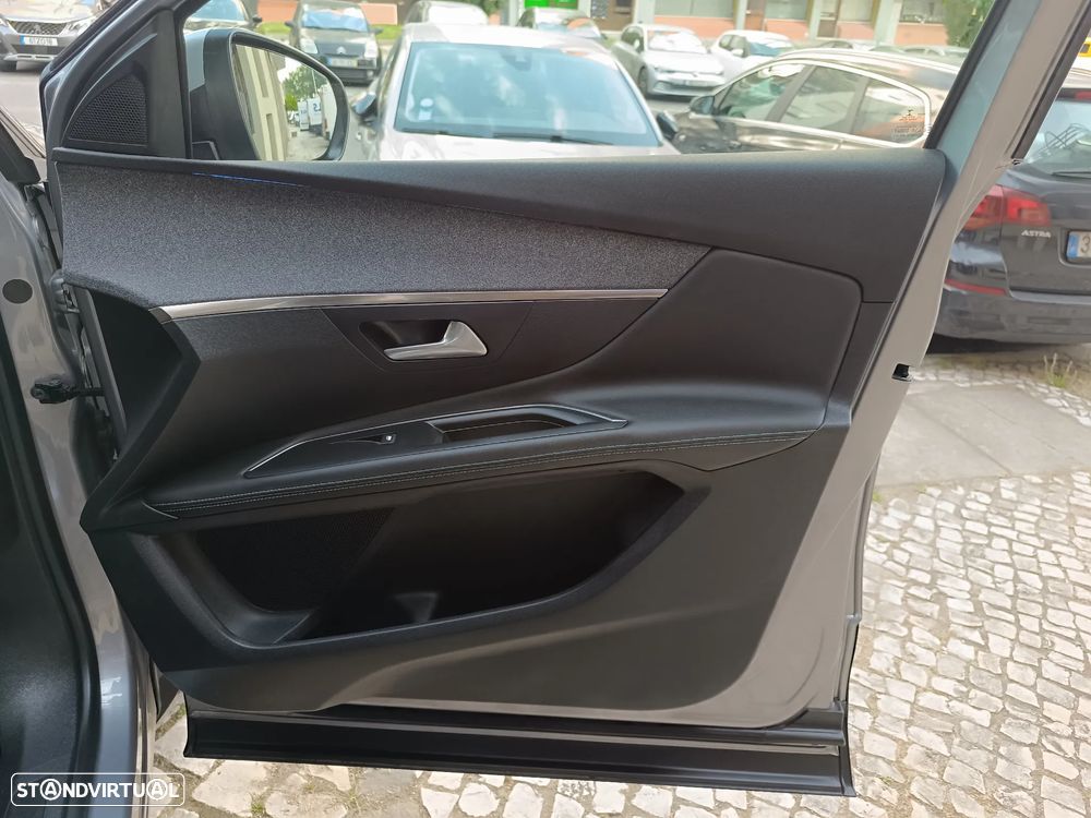 Peugeot 3008 1.2 PureTech Allure EAT8 - 32