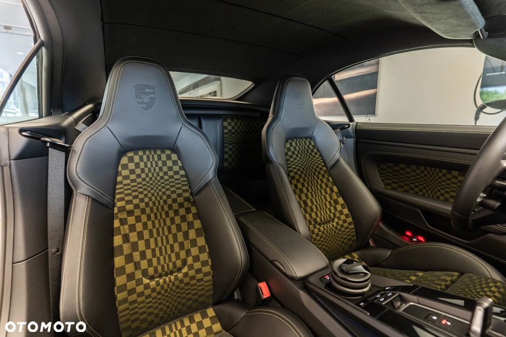 Porsche 911 Carrera T-Hybrid Spirit 70 - 23