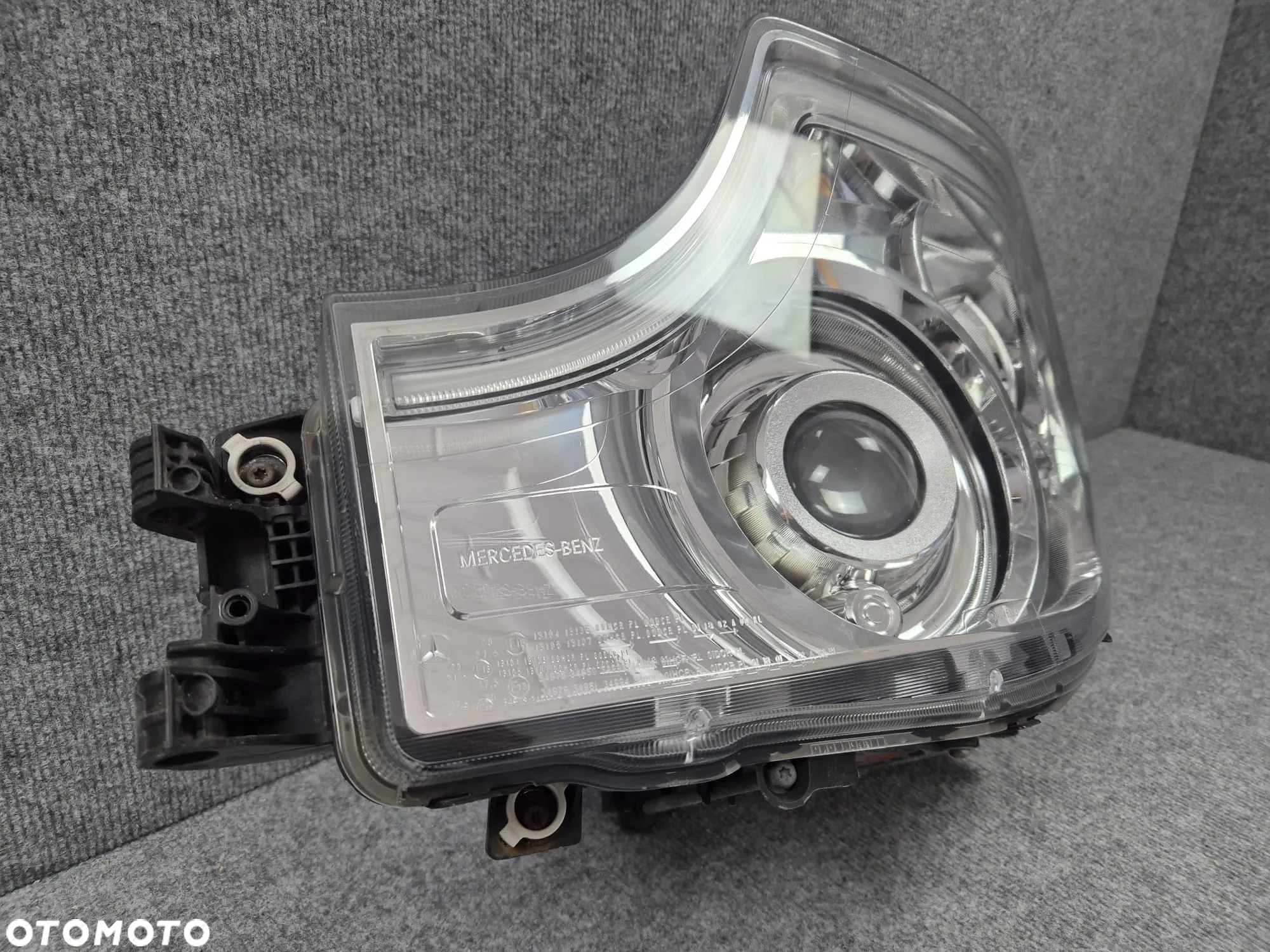 REFLEKTOR LAMPA PRZEDNIA LEWA - MERCEDES ACTROS A961 MP4 XENON LED - 3