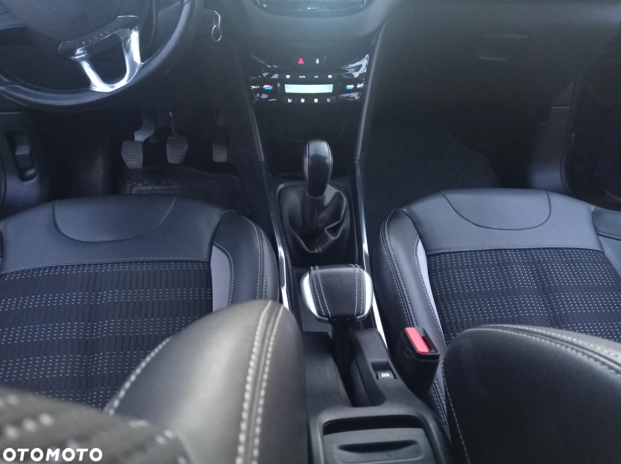 Peugeot 2008 - 13
