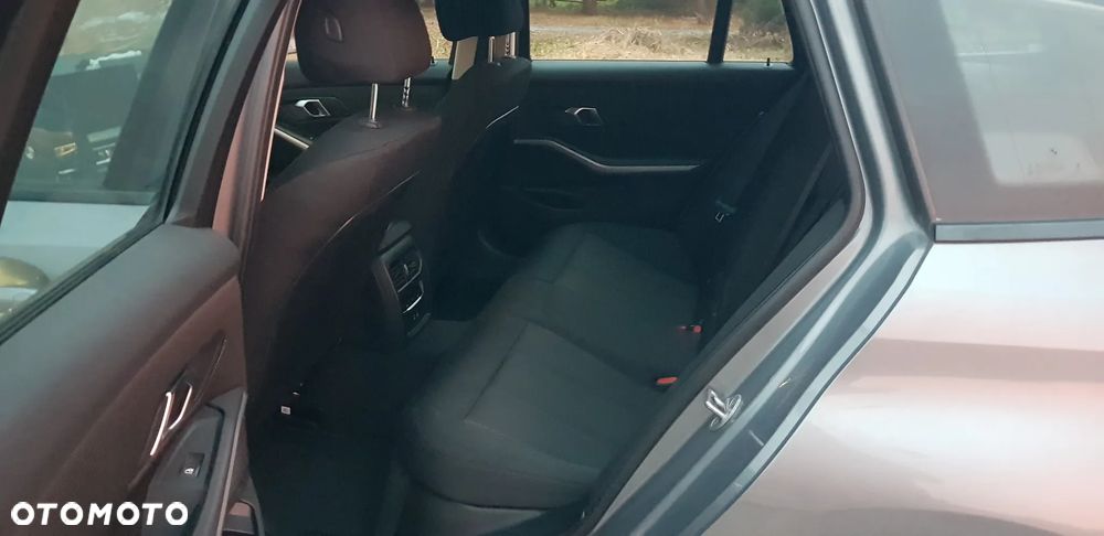 BMW Seria 3 318d MHEV Business Edition - 17