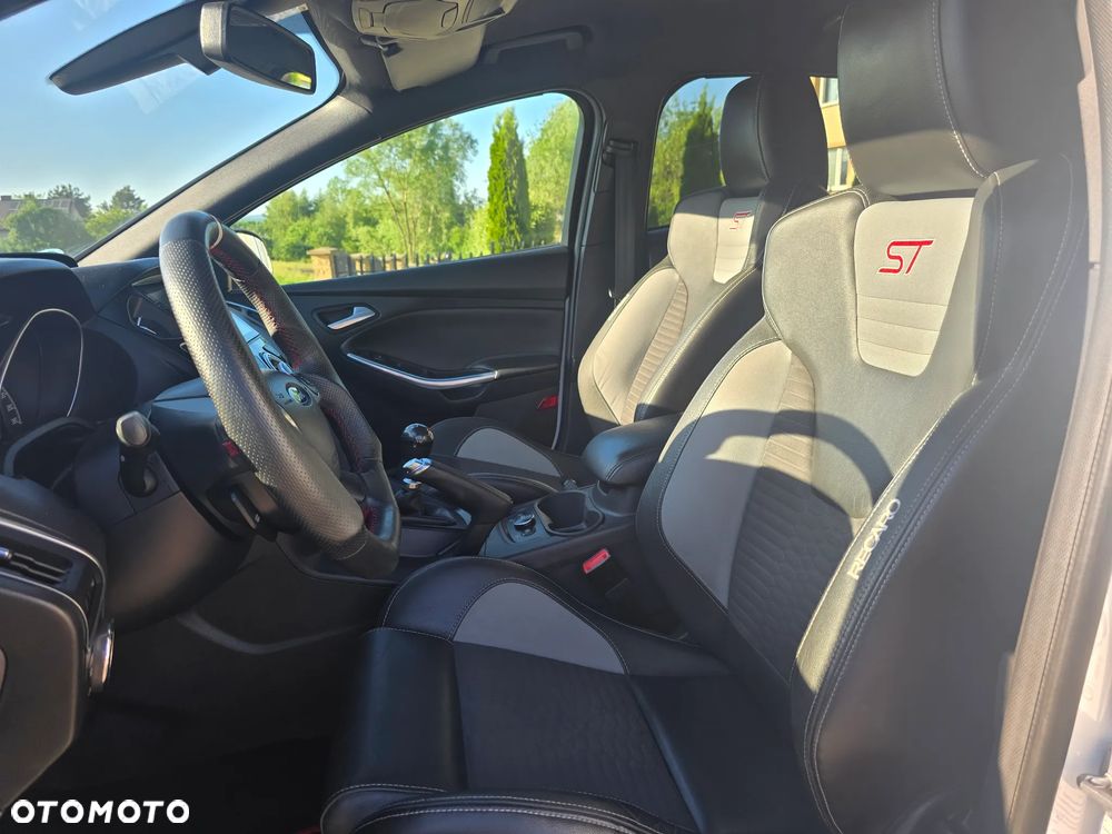 Ford Focus 2.0 EcoBoost ST mit Leder-Exclusiv-Paket - 14