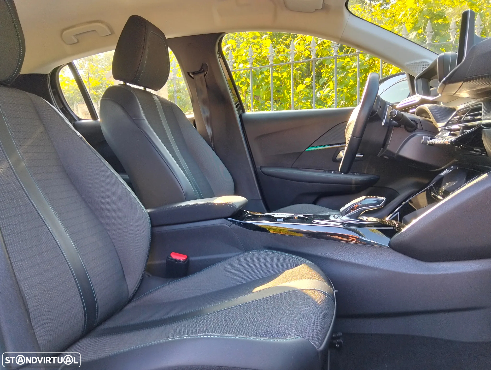 Peugeot 208 PureTech 130 EAT8 Allure Pack - 14