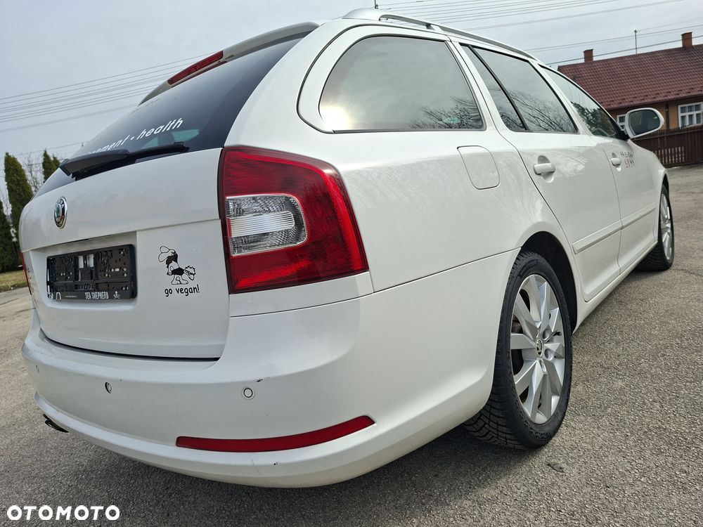 Skoda Octavia 2.0 TSI DSG RS - 6