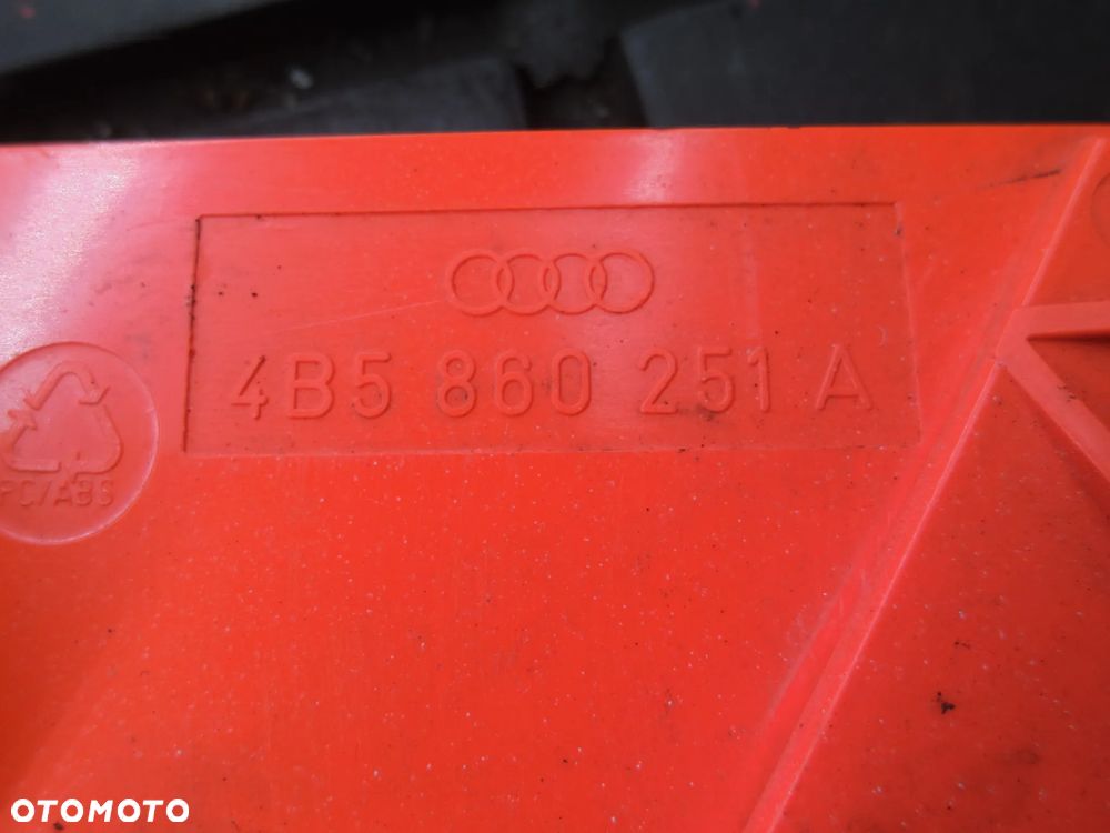 AUDI A4 S4 B5 8D TRÓJKĄT OSTRZEGAWCZY 4B5860251A - 2