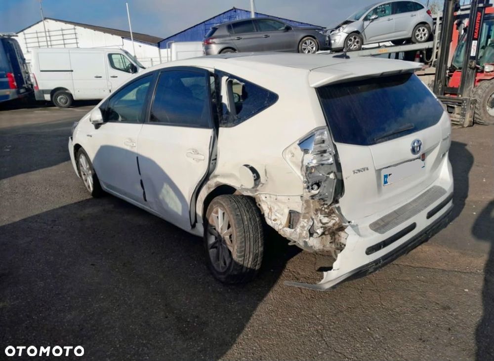 Toyota Prius+ (Hybrid) - 10