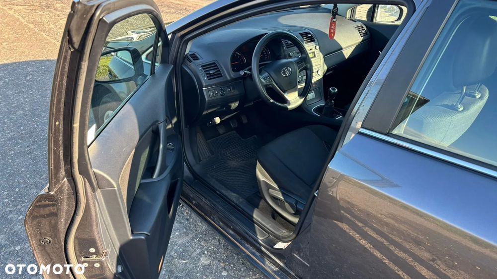 Toyota Avensis - 10