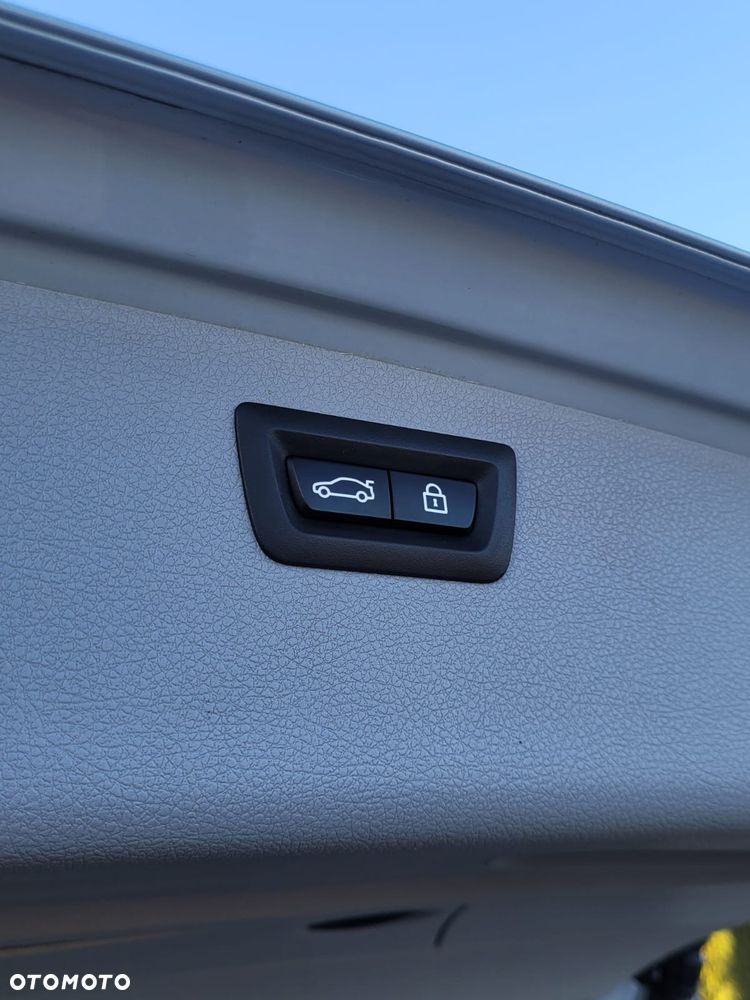 BMW Seria 3 318d Sport Line - 32