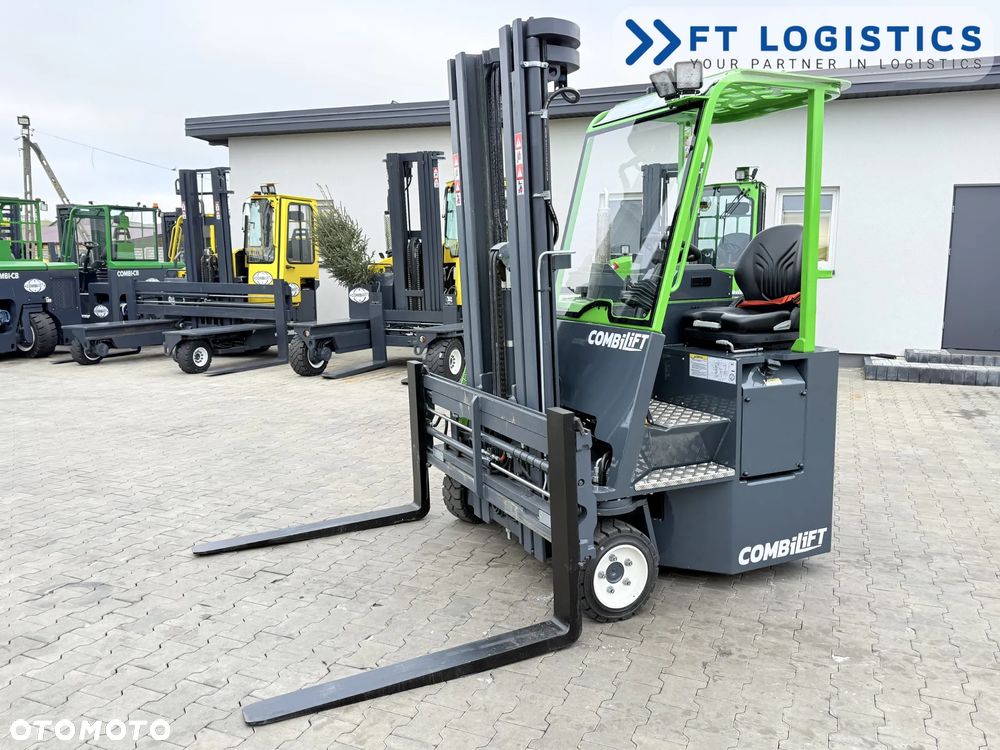 Combilift WÓZEK CZTEROKIERUNKOWY - WIELOKIERUNKOWY | COMBILIFT CB3000 | DIESEL | TRIPLEX 5500MM | POZYCJONER WIDEŁ | PRZESUW WIDEŁ | WOLNY SKOK | STAN IDEALNY | Szeroka oferta wózków czterokierunkowych i bocznych, dopasowanych do różnorodnych potrzeb i zastosowań - 1
