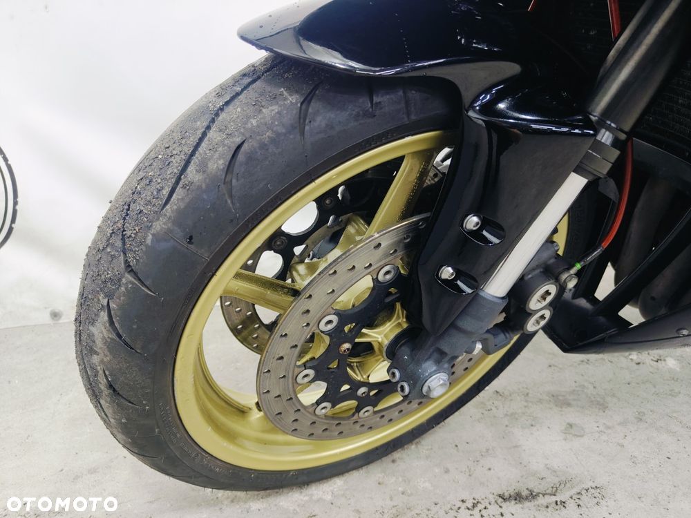 Yamaha R1 - 20