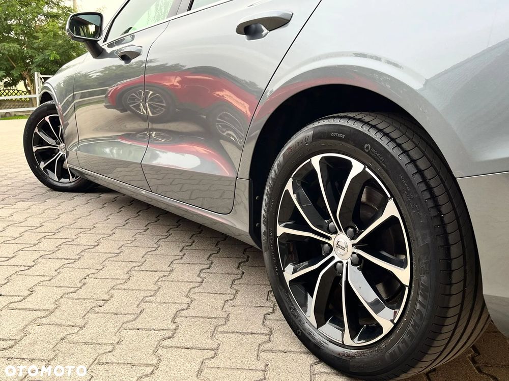 Volvo V60 D4 Momentum Pro - 13