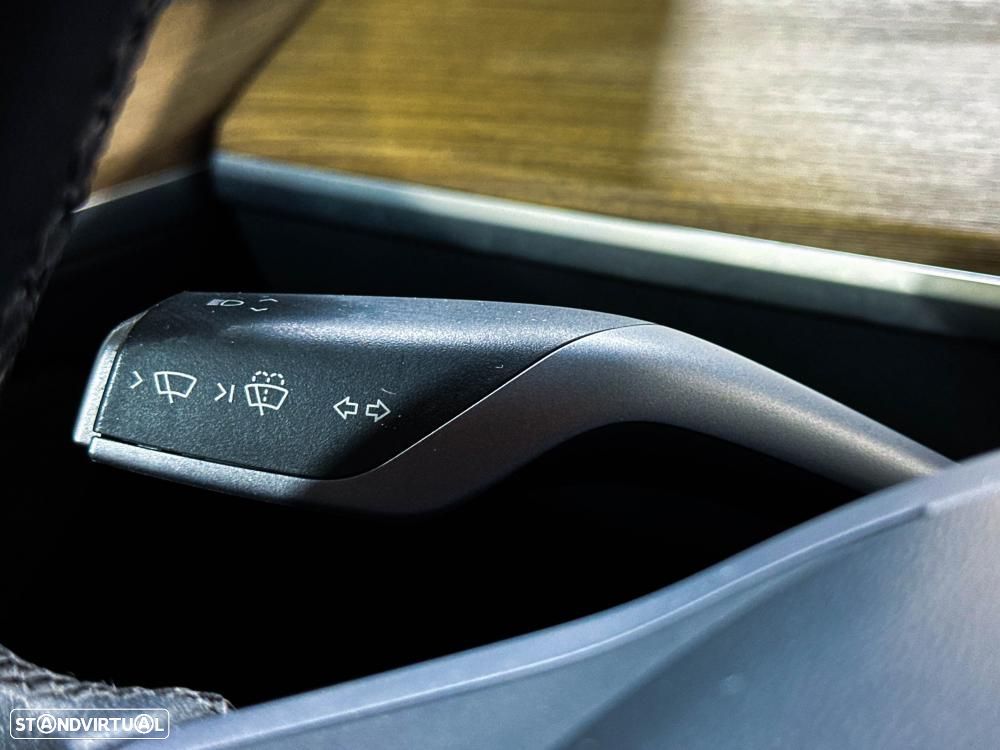 Tesla Model Y Long Range Dual Motor AWD - 40