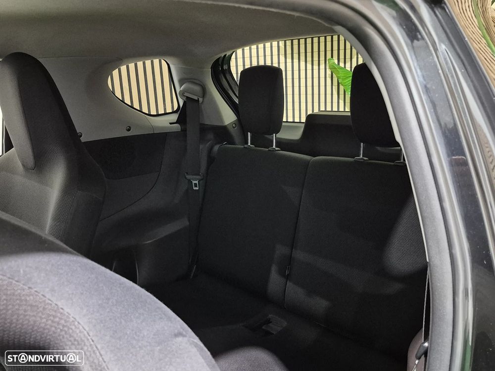 Toyota iQ 1.0 VVT-i - 13