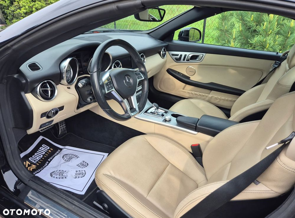 Mercedes-Benz SLK 300 9G-Tronic - 13