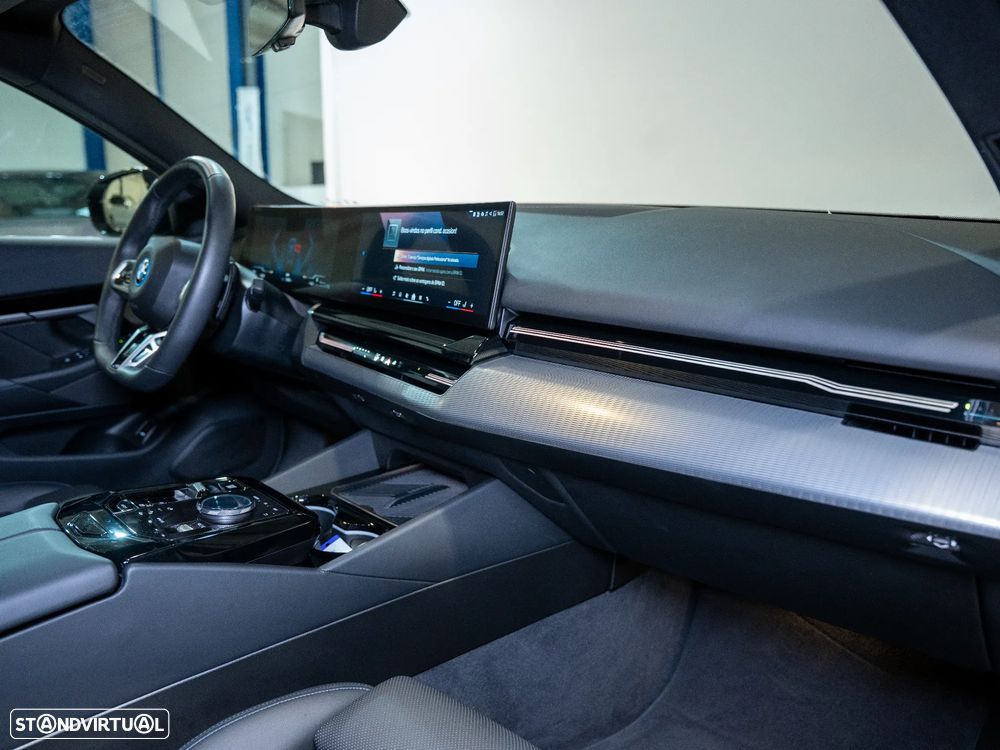 BMW 530 e Pack Desportivo M - 5