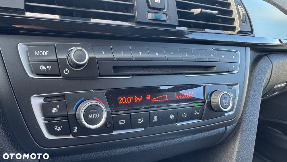 BMW Seria 3 318d DPF Edition Sport - 37