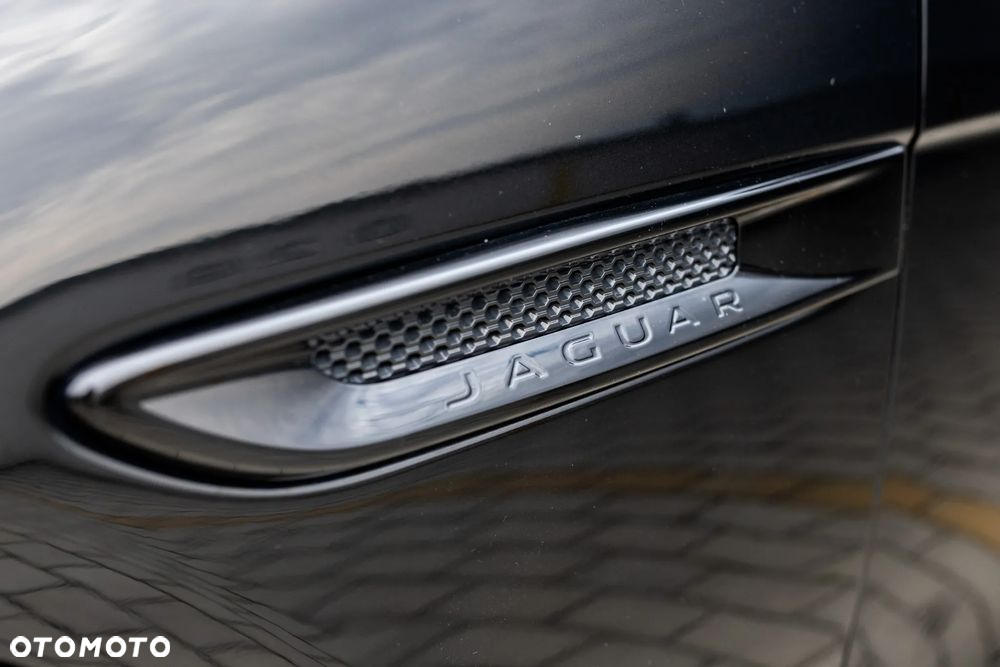 Jaguar XE 2.0 P250 SE - 24