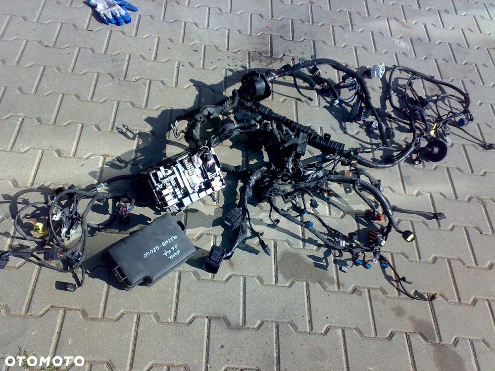 hyundai ioniq hybr. 2016 - puszka skrzynka instalacja wiązka w komorę - 1