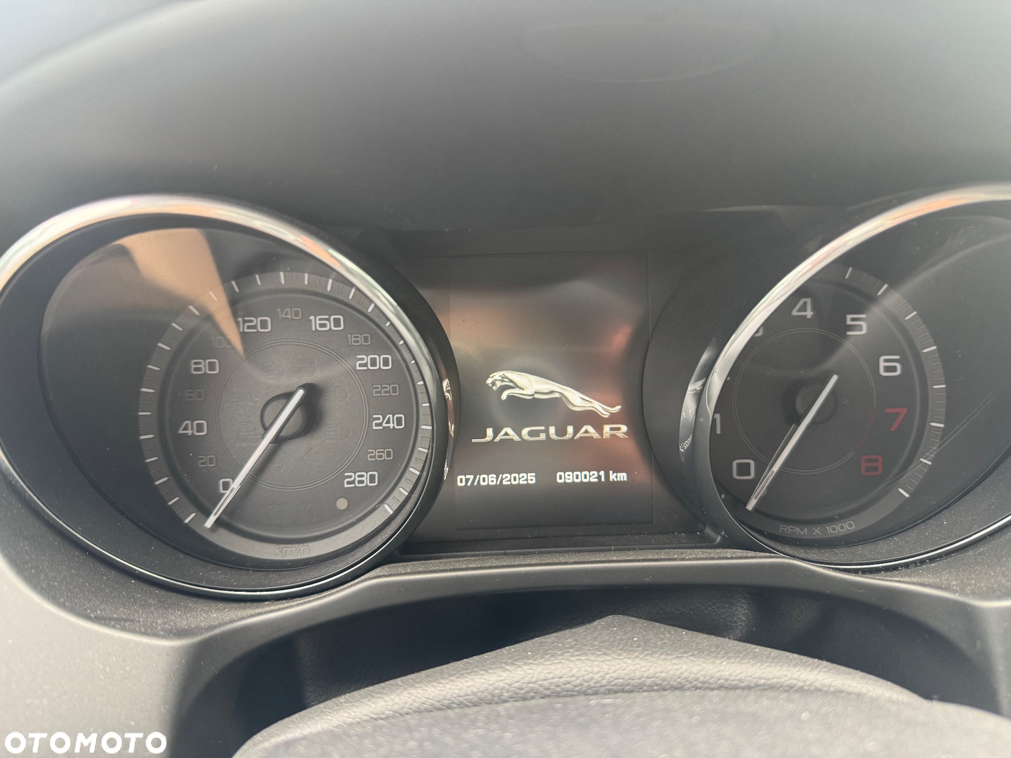 Jaguar XE - 7