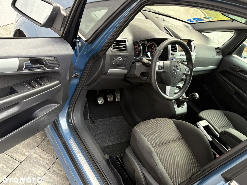 Opel Zafira 1.8 Sport - 22