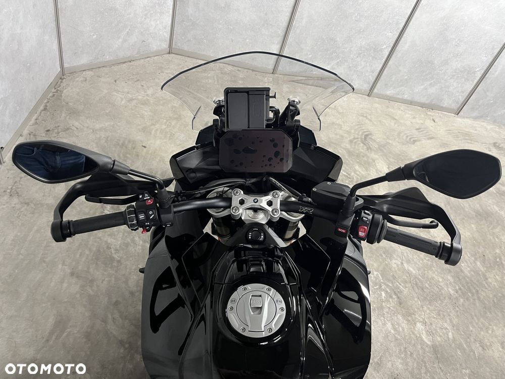 BMW XR - 9