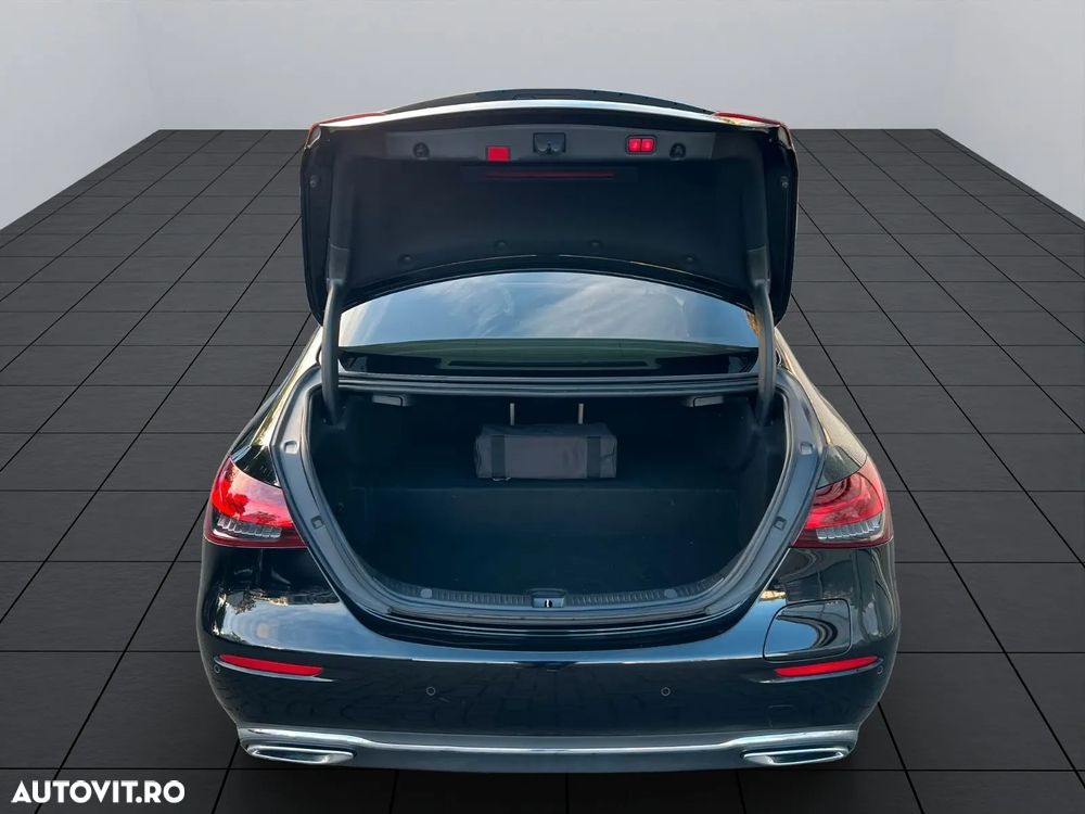 Mercedes-Benz E - 18