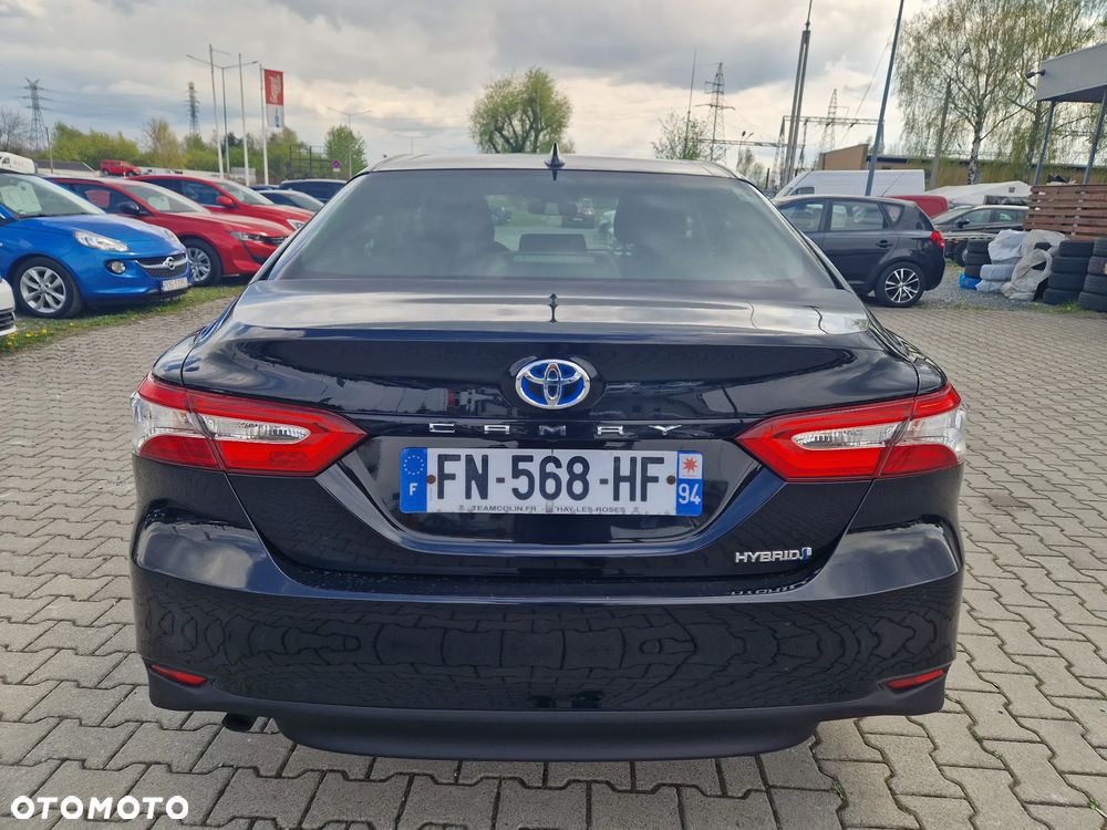 Toyota Camry Luxury - 7