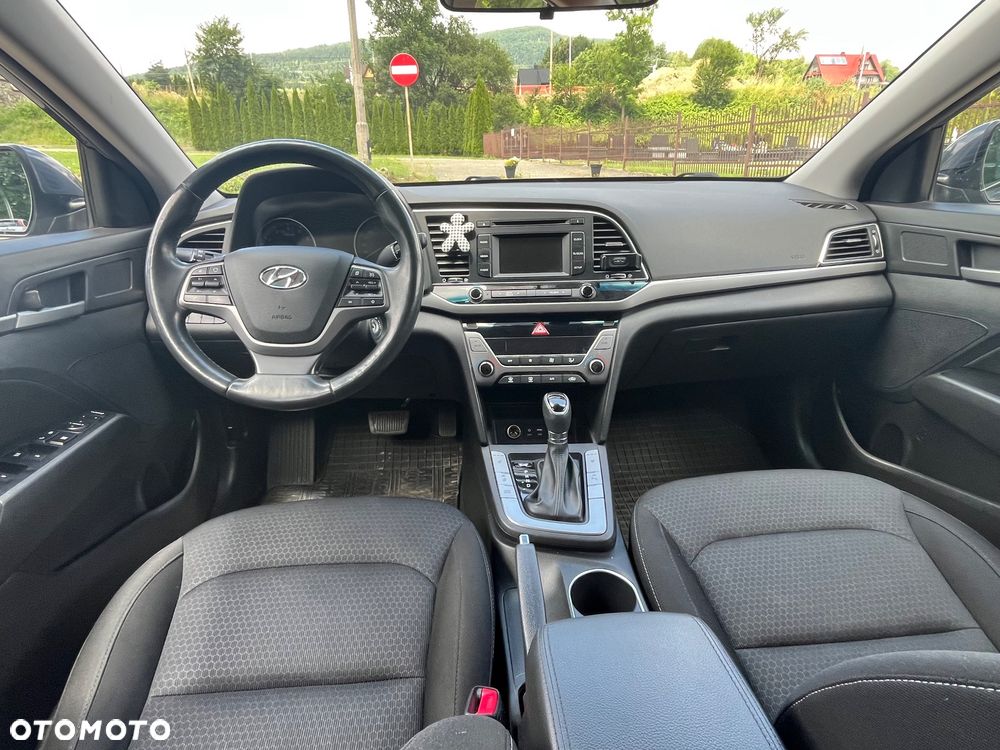 Hyundai Elantra 1.6 Style - 18