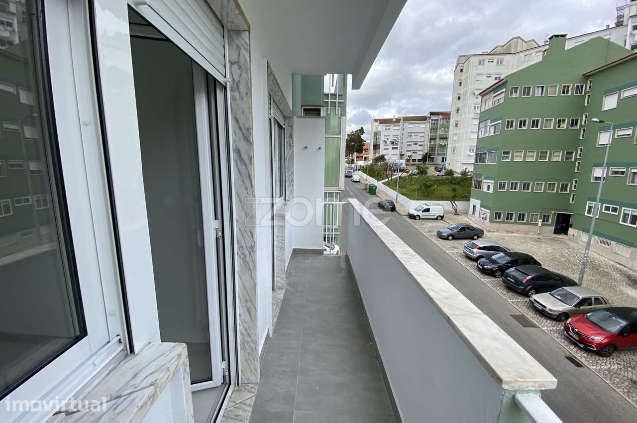 Prédio renovado com boa rentabilidade, cerca de 6% ao ano na Agualva - Grande imagem: 3/27