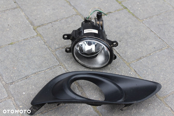 RAMKA KRATKA HALOGENU HALOGEN LEWY AVENSIS T25 LIFT 52128-05050 KOMPLET