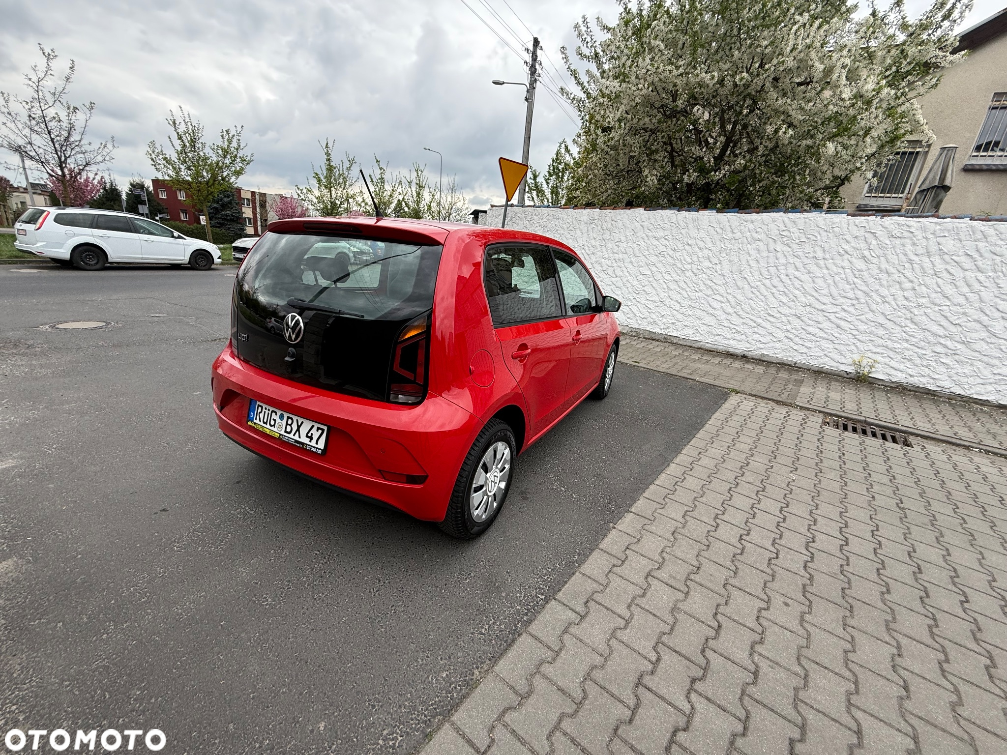 Volkswagen up! colour fortana red - 26