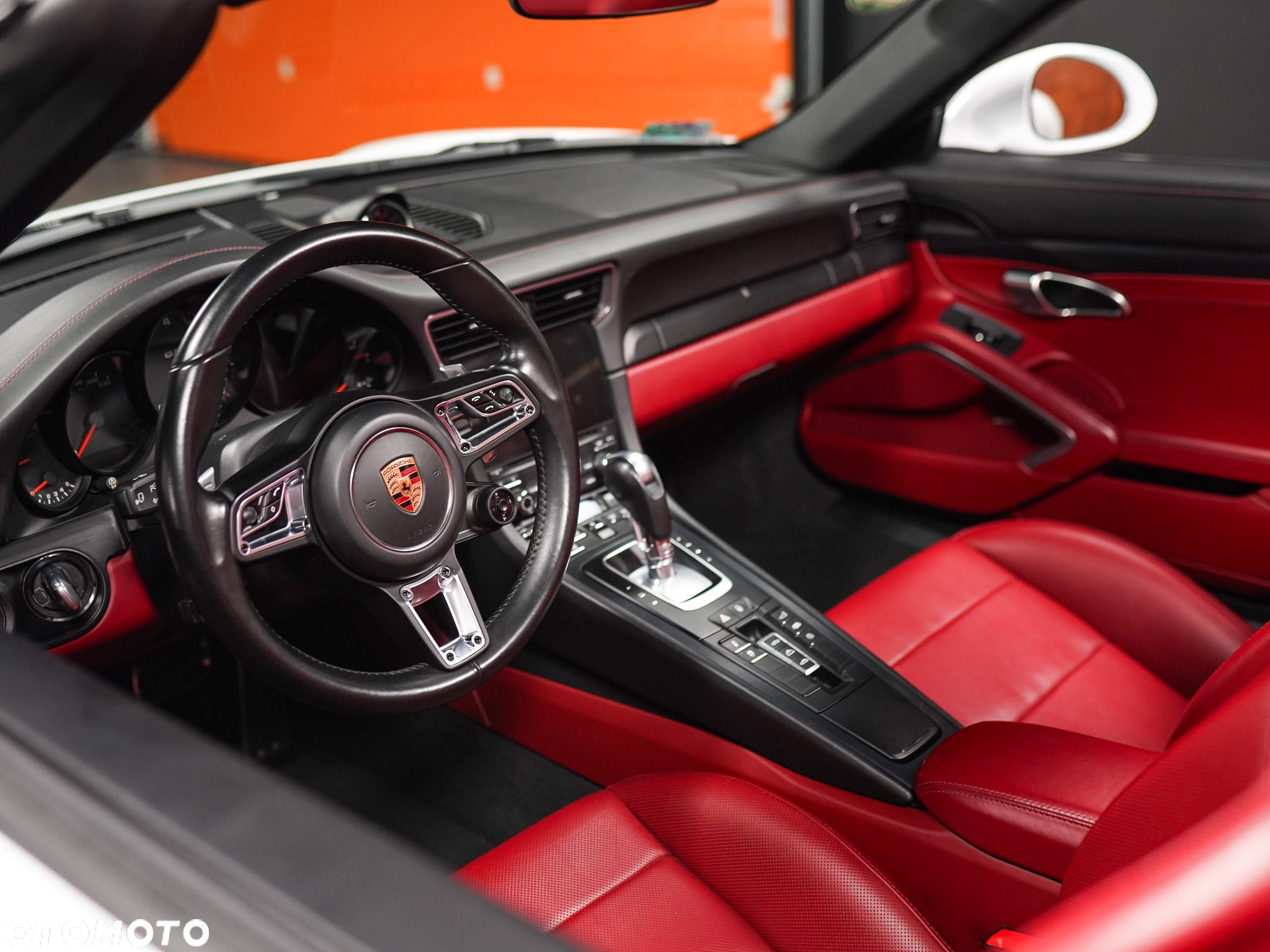 Porsche 911 Carrera 4 GTS PDK Cabrio - 18