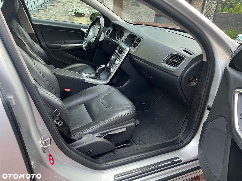 Volvo V60 Cross Country D3 Drive-E Summum - 14