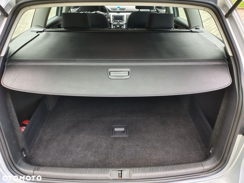 Volkswagen Passat 1.6 TDI DPF BlueMot Highline - 21