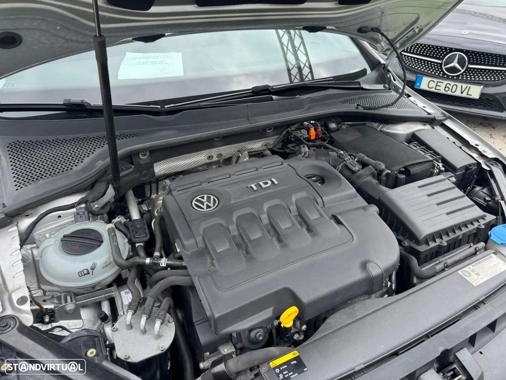 VW Golf Variant 1.6 TDi Highline DSG - 37
