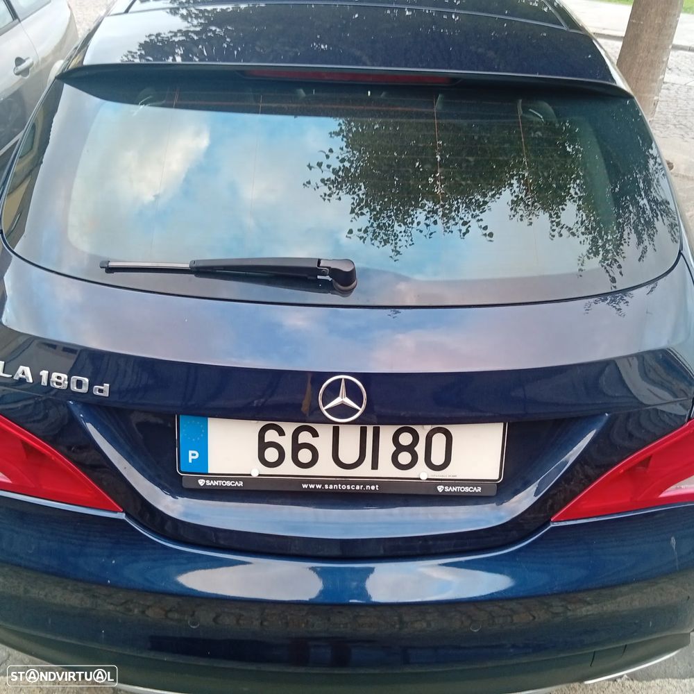 Mercedes-Benz CLA 180 d Shooting Brake Urban - 2