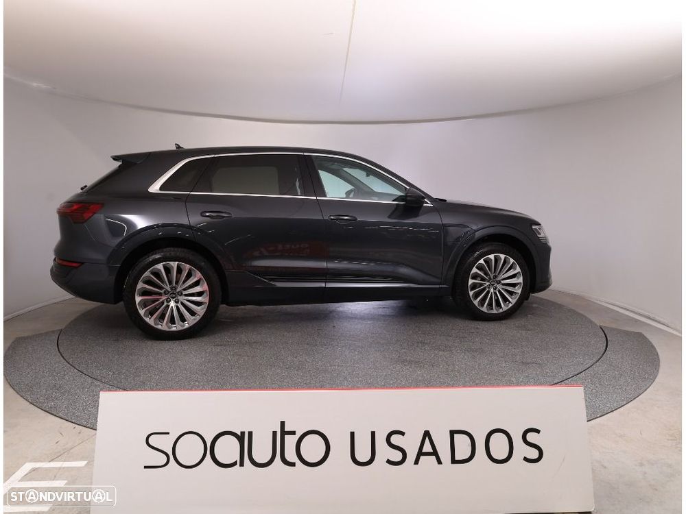 Audi Q8 e-Tron 55 quattro Advanced - 17
