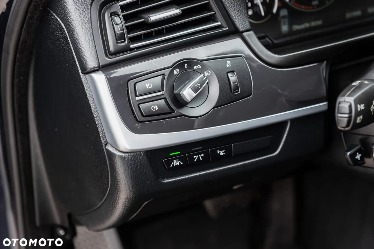 BMW Seria 5 518d - 13