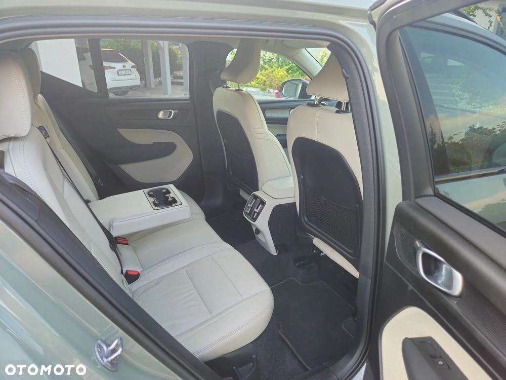Volvo XC 40 B4 Plus Dark - 17