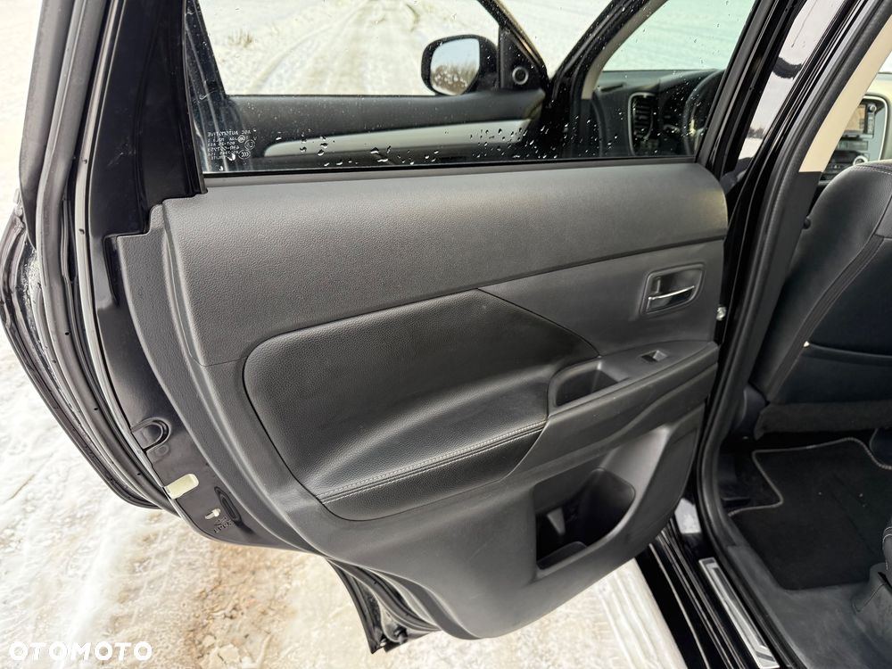 Mitsubishi Outlander 2.0 4WD Top - 16